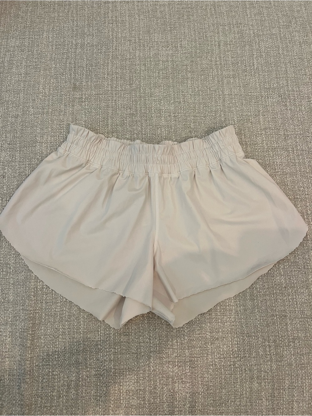 lululemon athletica Cream Elastic-Waist scalloped Shorts sz6